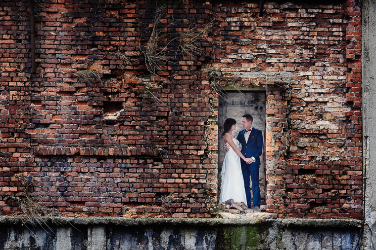 fotografia ślubna - plener w ruinach